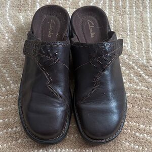 Clarks Women’s Brown Leather Slip-On Clogs Shoes Size 8